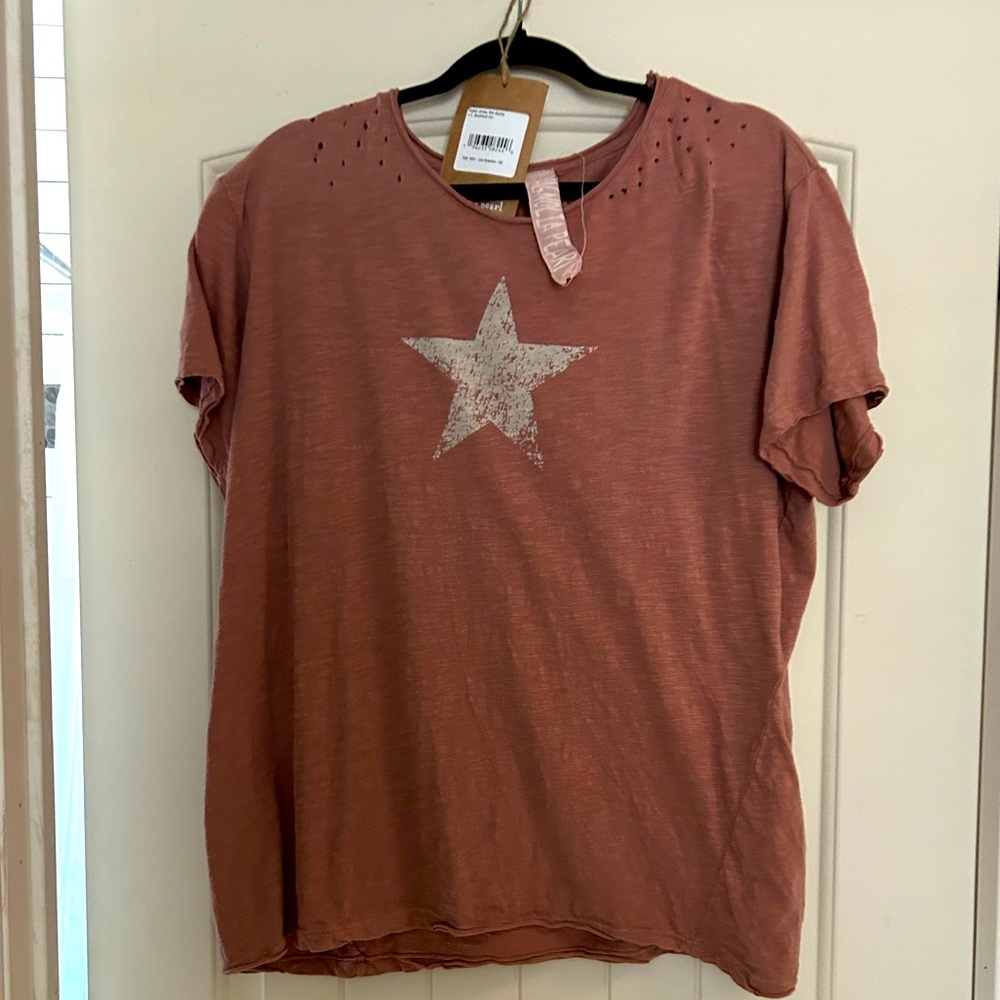Magnolia Pearl star tee.  With tag one size